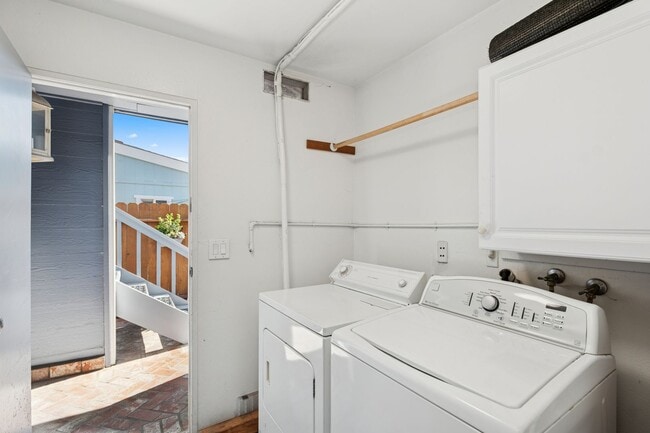 Building Photo - Comfortable 2-Bed, 2-Bath Home in Costa Me...