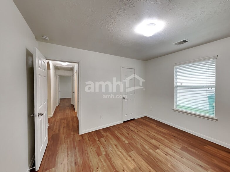 Building Photo - 15726 Regal Trace Ln