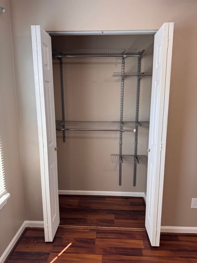Building Photo - 2 Bedroom || 2 Bathroom - Single Level Tow...