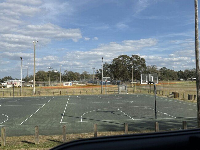 Building Photo - 6407 SE 108th St