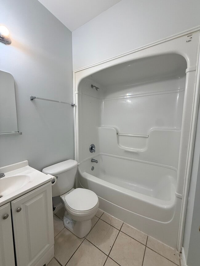 Building Photo - 6823 S Dorchester Ave