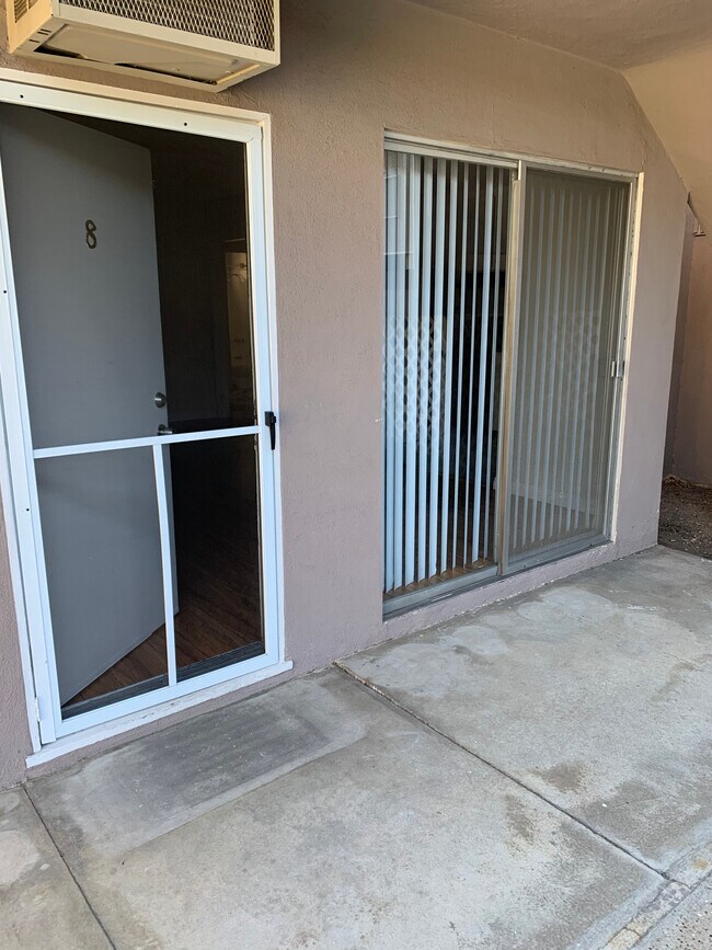 Building Photo - 414 E Cedar Ave