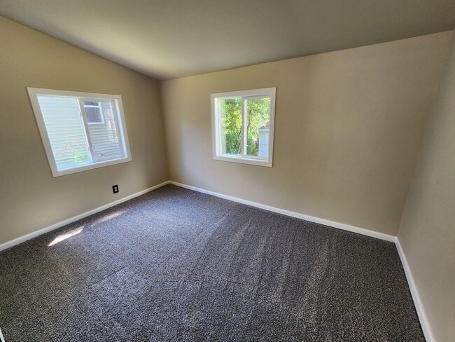 Building Photo - 2 Bed and 2 Bath Home