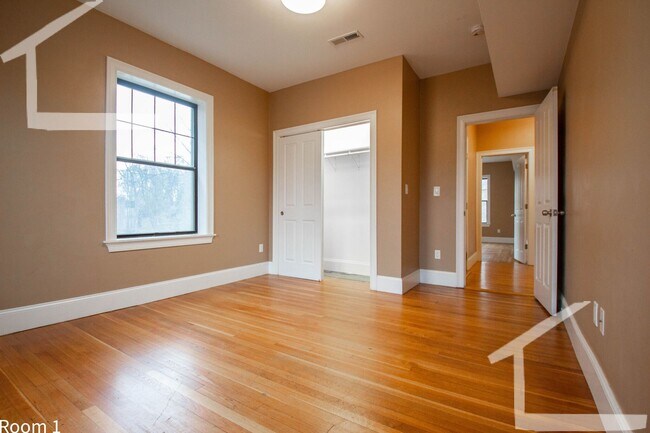 Building Photo - 1609 Beacon St