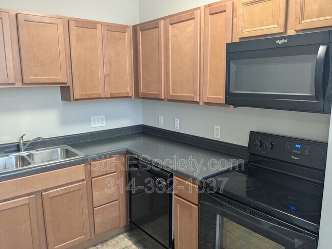 Building Photo - 229 Steins St