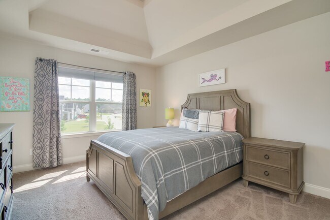 Building Photo - Available NOW MUST  see in McCoy's Creek
