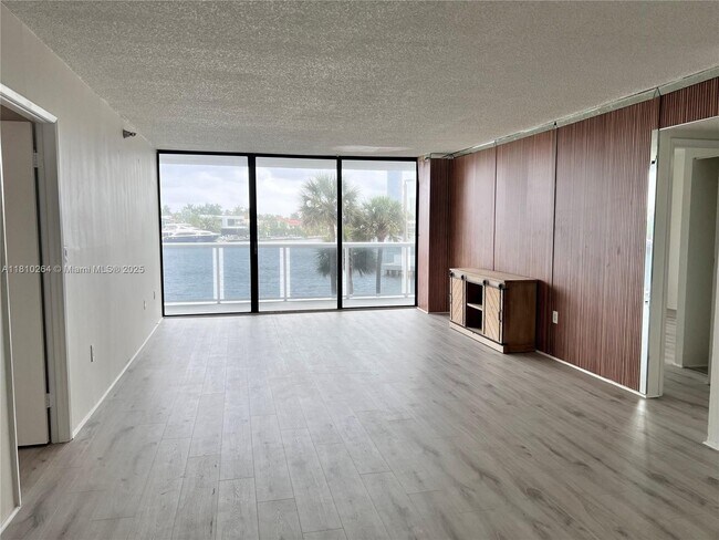 Primary Photo - 20515 E Country Club Dr
