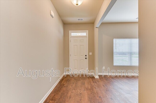 Building Photo - 5060 Vine Ln