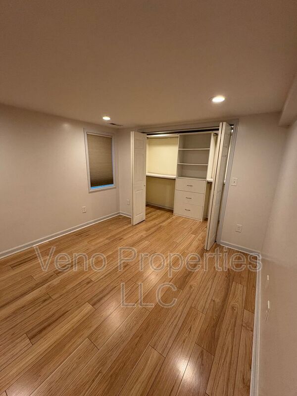 Building Photo - 330 Louden Rd