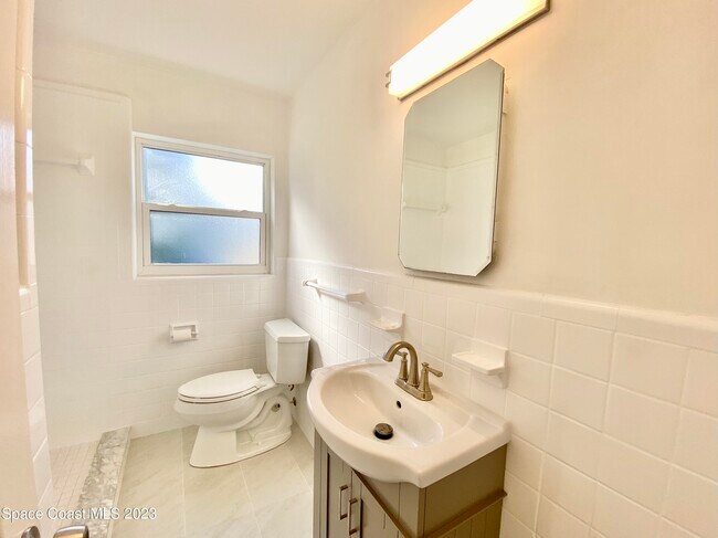 Building Photo - 480 Alice Dr