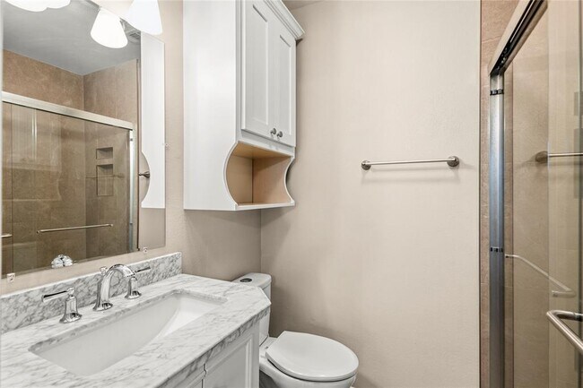 Building Photo - 18000 Lafayette Park Dr