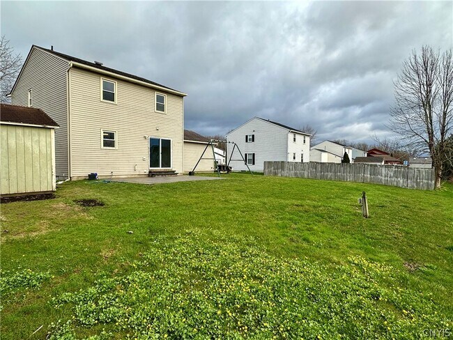 Building Photo - 8662 Bayview Dr