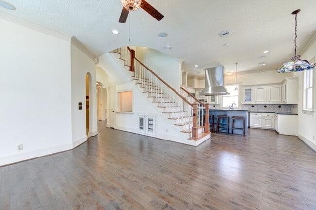 Building Photo - 122 Vieux Carre Dr