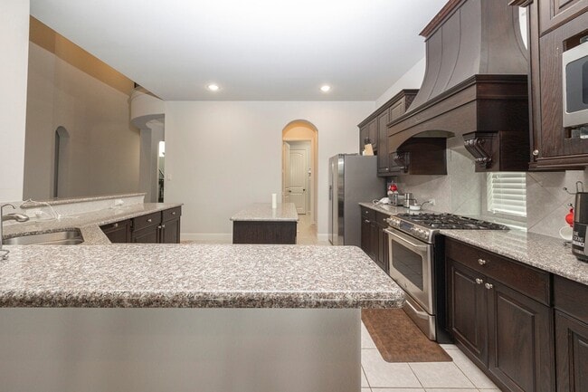 Building Photo - 5579 Lightfoot Ln