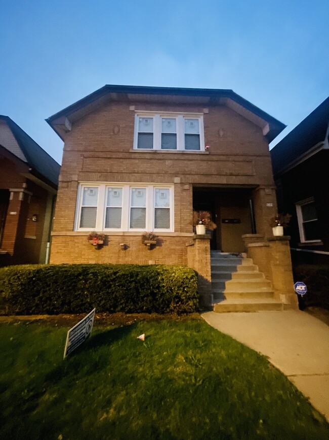 Primary Photo - 5133 W Wrightwood Ave