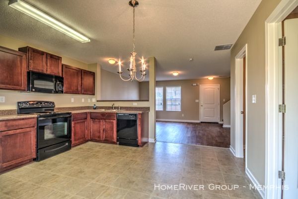 Building Photo - Updated Two-Story Brick Home in Memphis