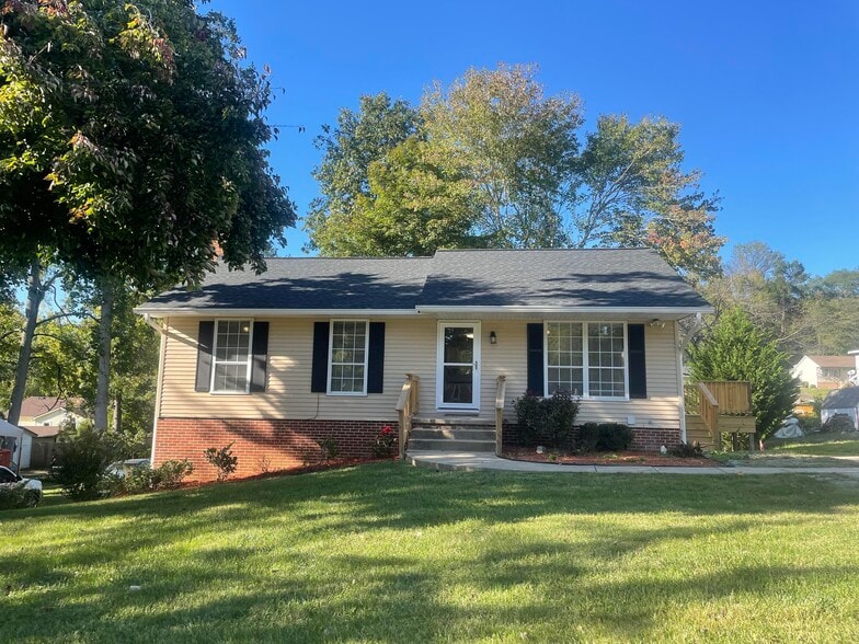 Building Photo - 221 Fallsway Ln