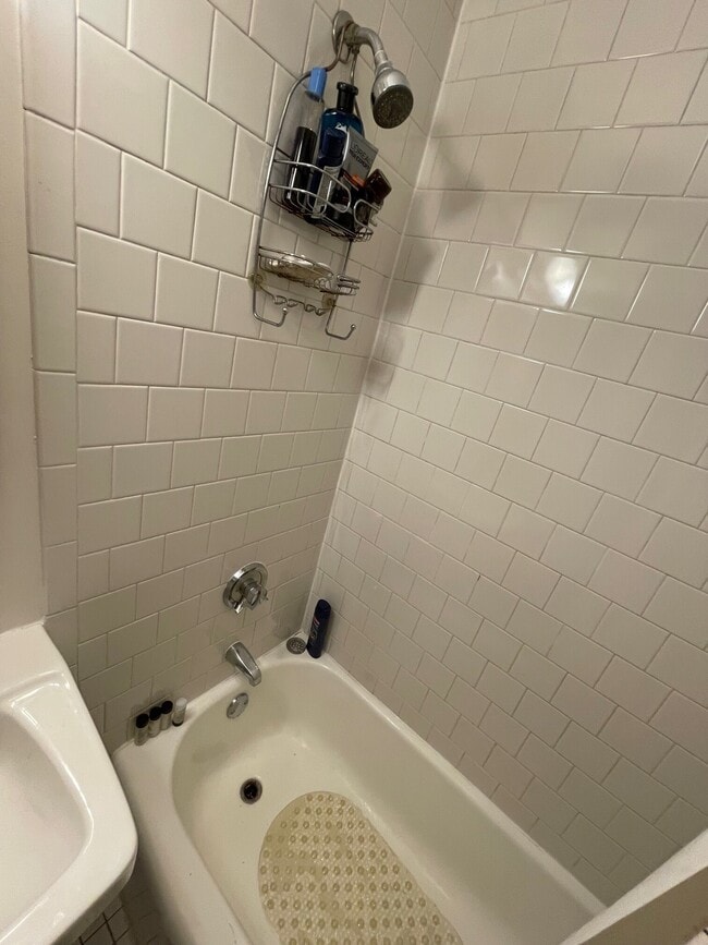 Building Photo - 92 W Cedar St