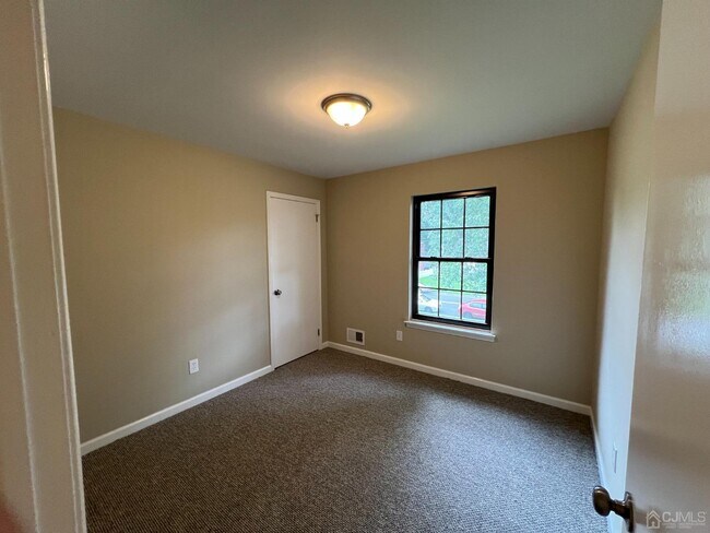 Building Photo - 18 Foxhall