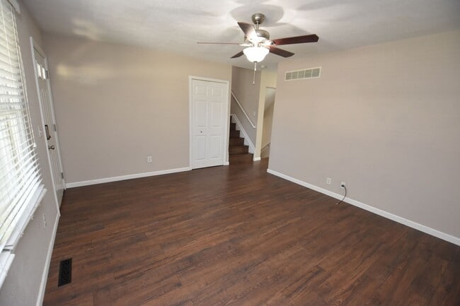 Building Photo - 4 bedroom 2 bath South Bend IN home for rent