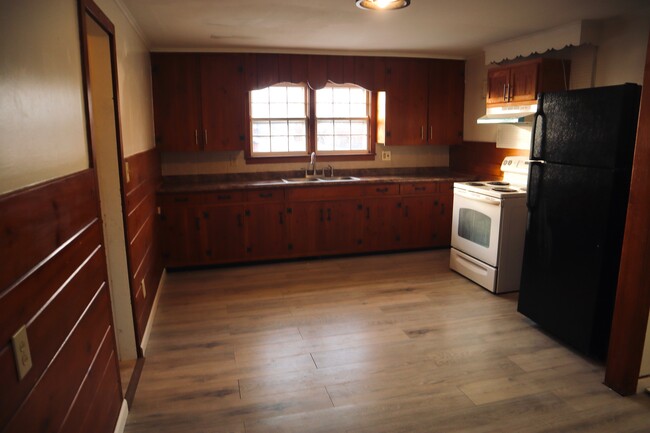 Kitchen updated new - 1071 Van Velsen St