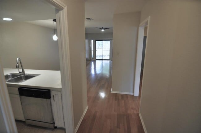 Building Photo - 7205 Waldon Dr