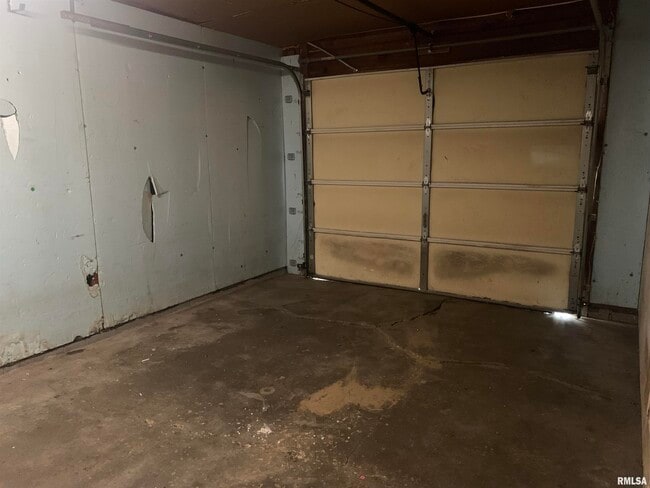 Building Photo - 6411 N Randwick Rd