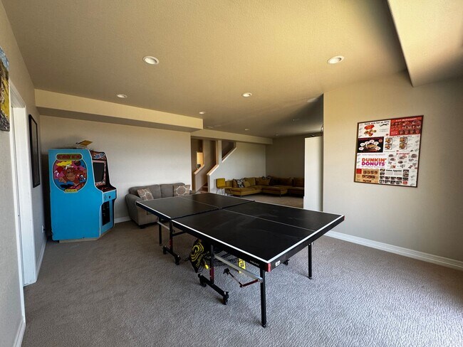 Building Photo - Stunning 5 Bedroom Home in Cordera with access to Community center with pool