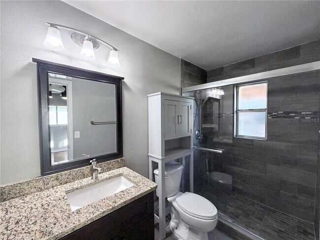 Building Photo - 912 Carvell Dr