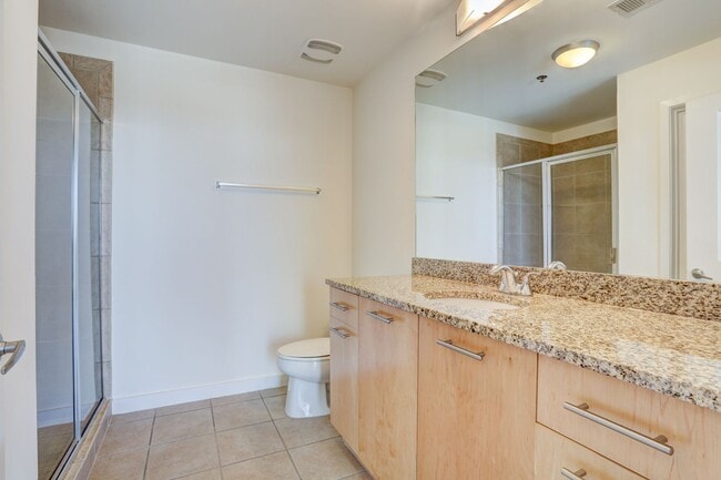 Building Photo - Gorgeous Two Bedroom Condo with Stunning V...