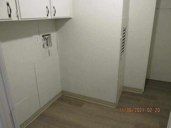 Building Photo - Country Living !  Huge lot !  3 bedroom an...