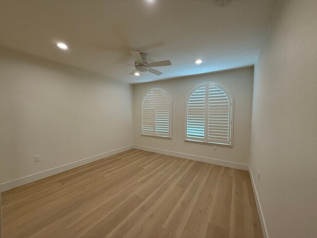 Building Photo - Gorgeous 3 bedrooms, 2.5 baths home