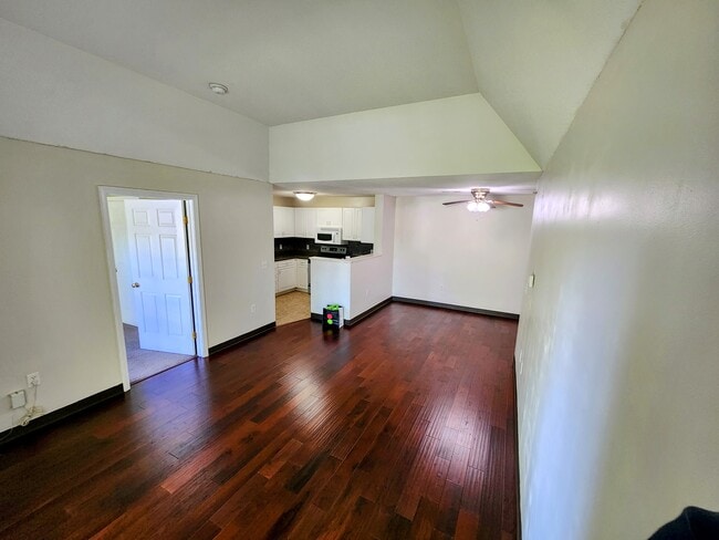 Building Photo - 104 Mill St