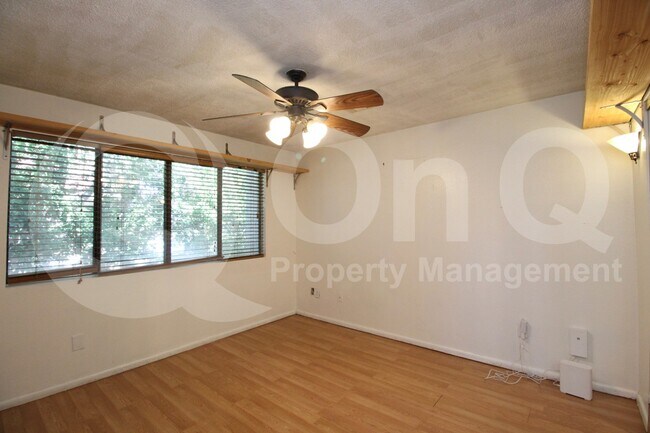 Building Photo - 30 E Brown Rd