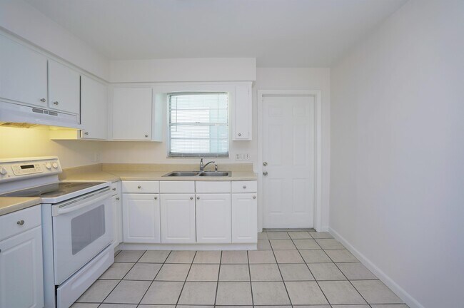 Building Photo - 1193 S Alhambra Cir