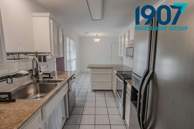 Building Photo - 3017 SW 92nd St