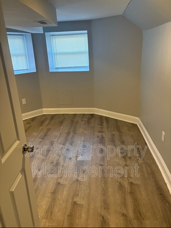 Building Photo - 7249 S Ridgeland Ave