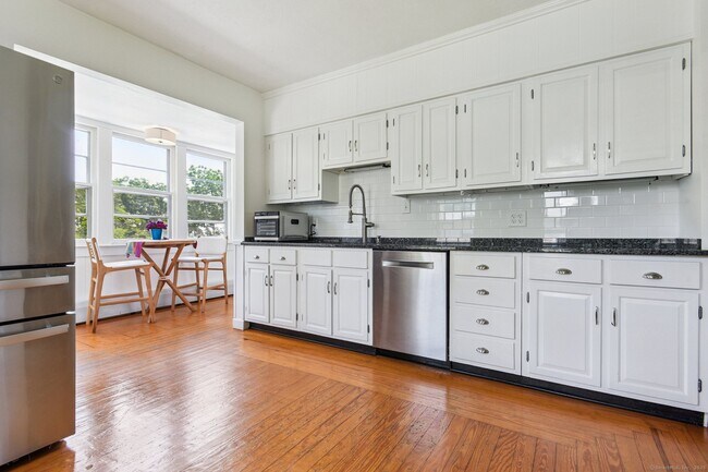 Building Photo - 24 Warren Ave