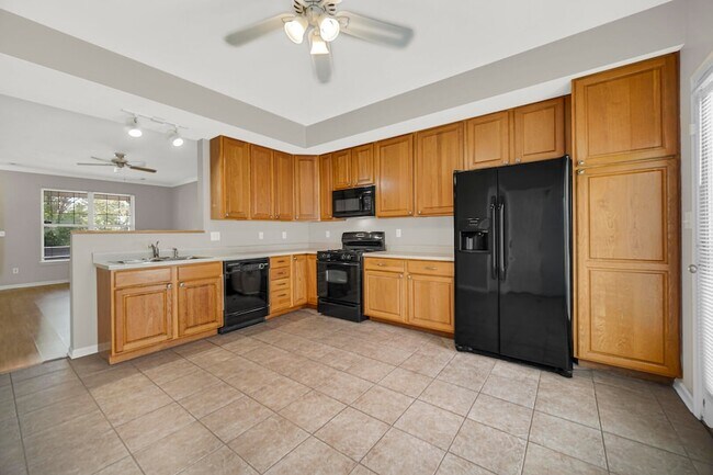 Building Photo - 318 Village Square