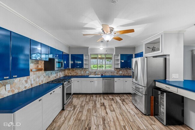 Building Photo - UPDATED MID-CENTURY MODERN HOME WITH SPECIAL CHARACTER