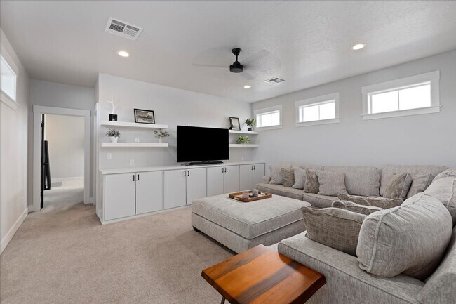 Building Photo - Gorgeous 4-Bedroom Home in Dry Creek Ranch...