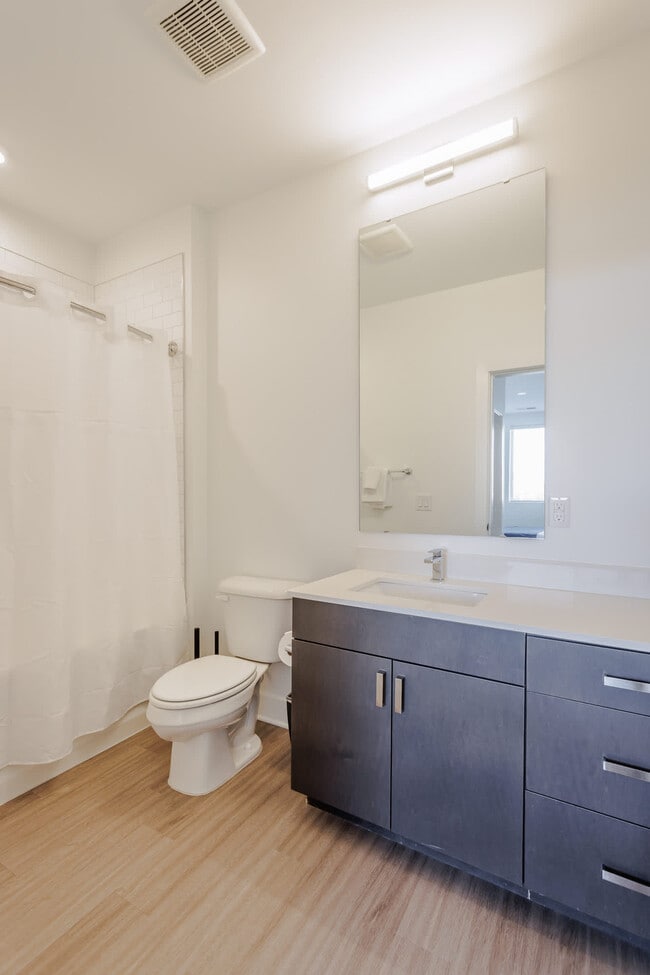 Building Photo - 601 E Pete Rose Wy