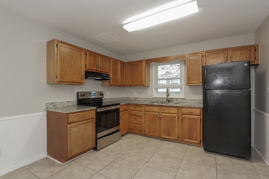 Building Photo - 624 Dobson Dr