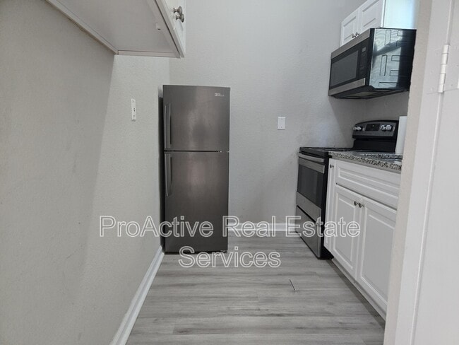 Building Photo - 126 Linden Ave