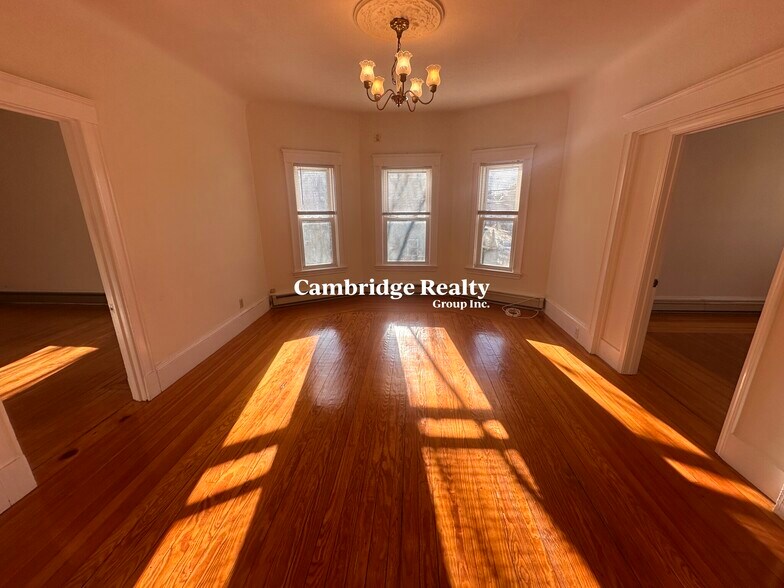 Building Photo - 147 Willow Ave