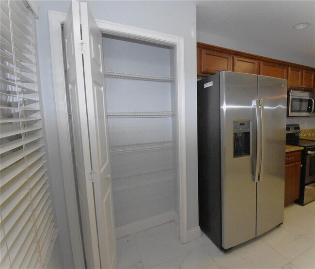 Building Photo - 4663 SW 48th Dr