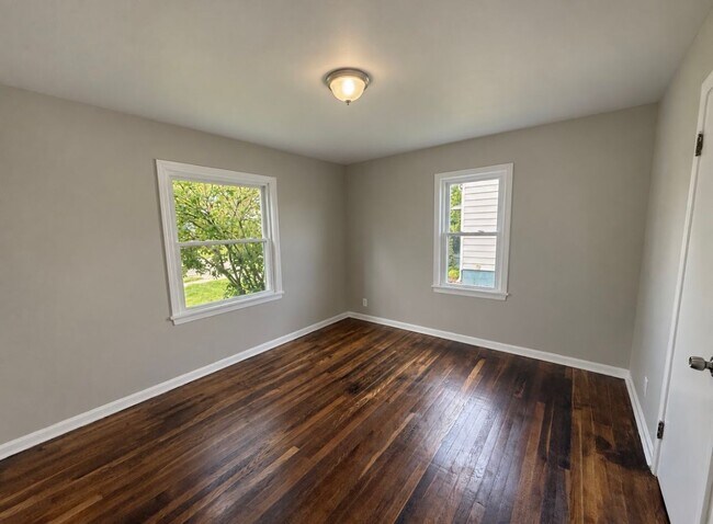 Building Photo - 778 E Archwood Ave