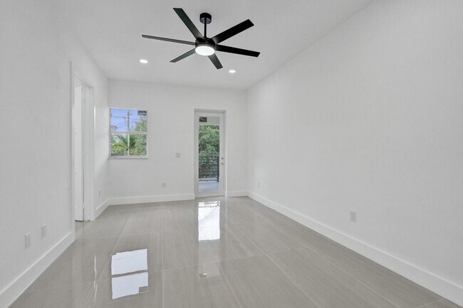 Building Photo - 1213 W Las Olas Blvd