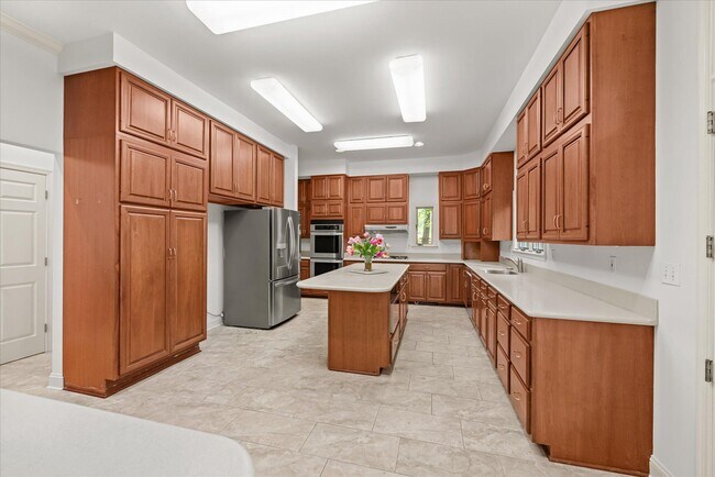 Building Photo - 6013 Selvyn Rd