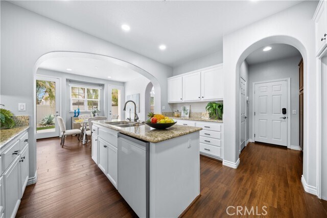 Building Photo - 46239 Lone Pine Dr